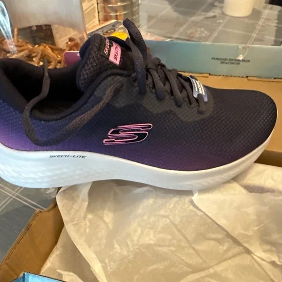 Sneakers - Picture 3 of 4